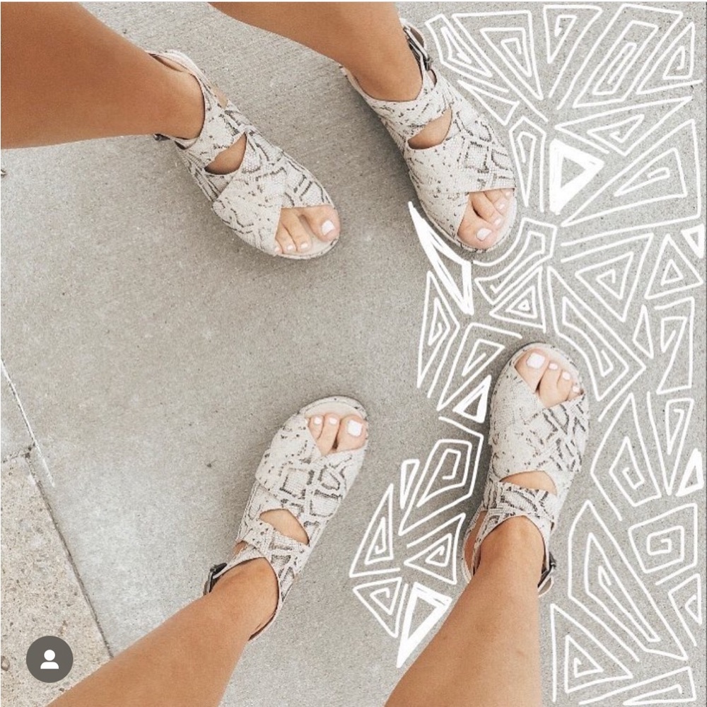 Matisse Runaway Platform Snakeskin Size 8